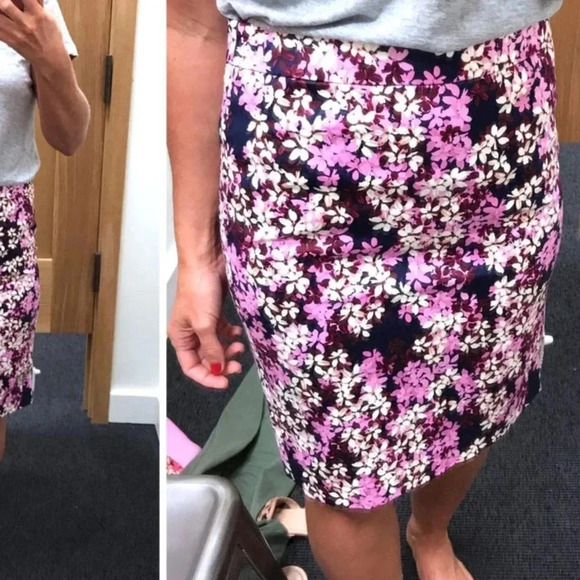 J. Crew | The Pencil Skirt Navy Pink Purple Floral Cotton Pencil Skirt Size 8 - Picture 7 of 8